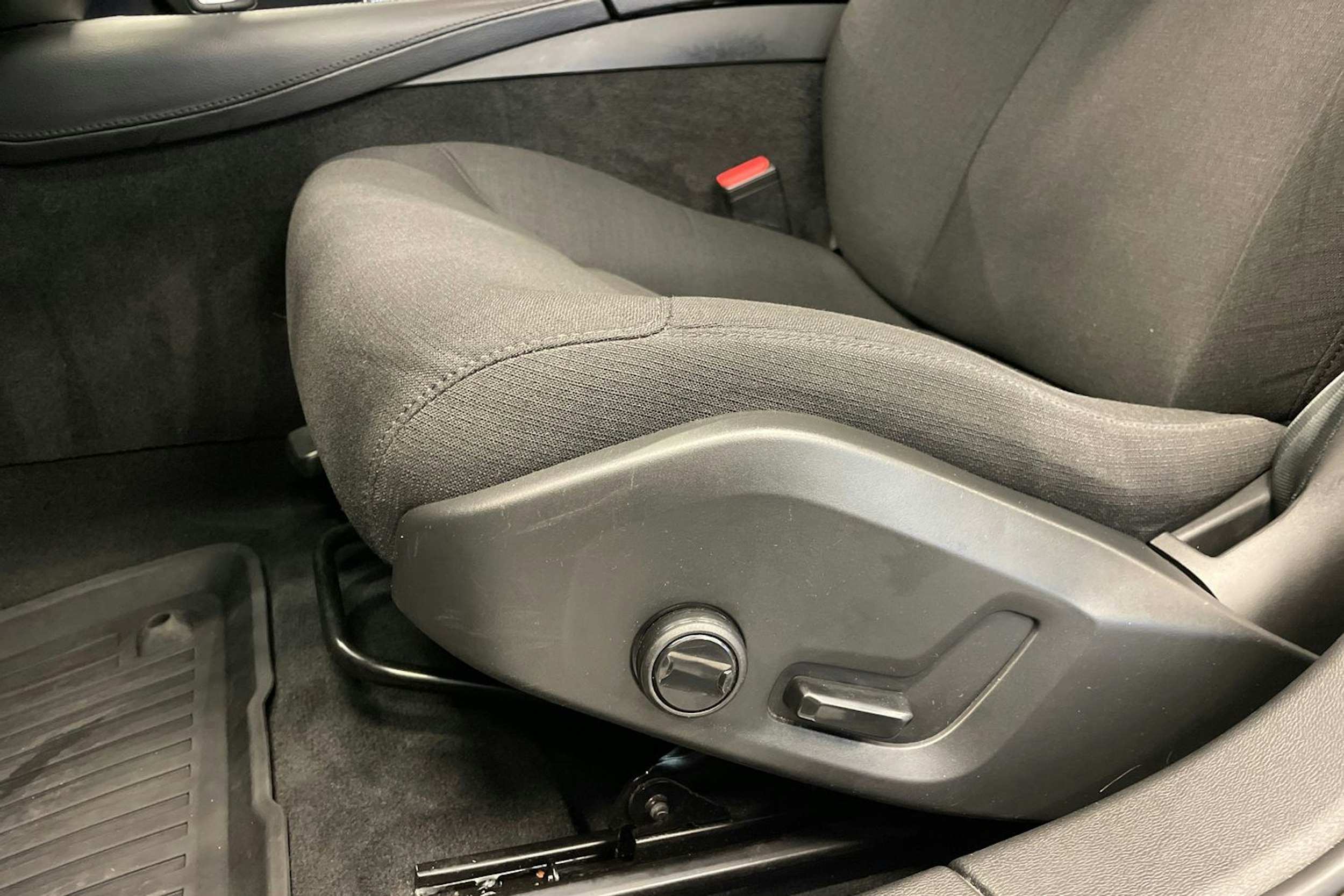 Ruskea (beige) Volvo V60 2021 kuva 16.
