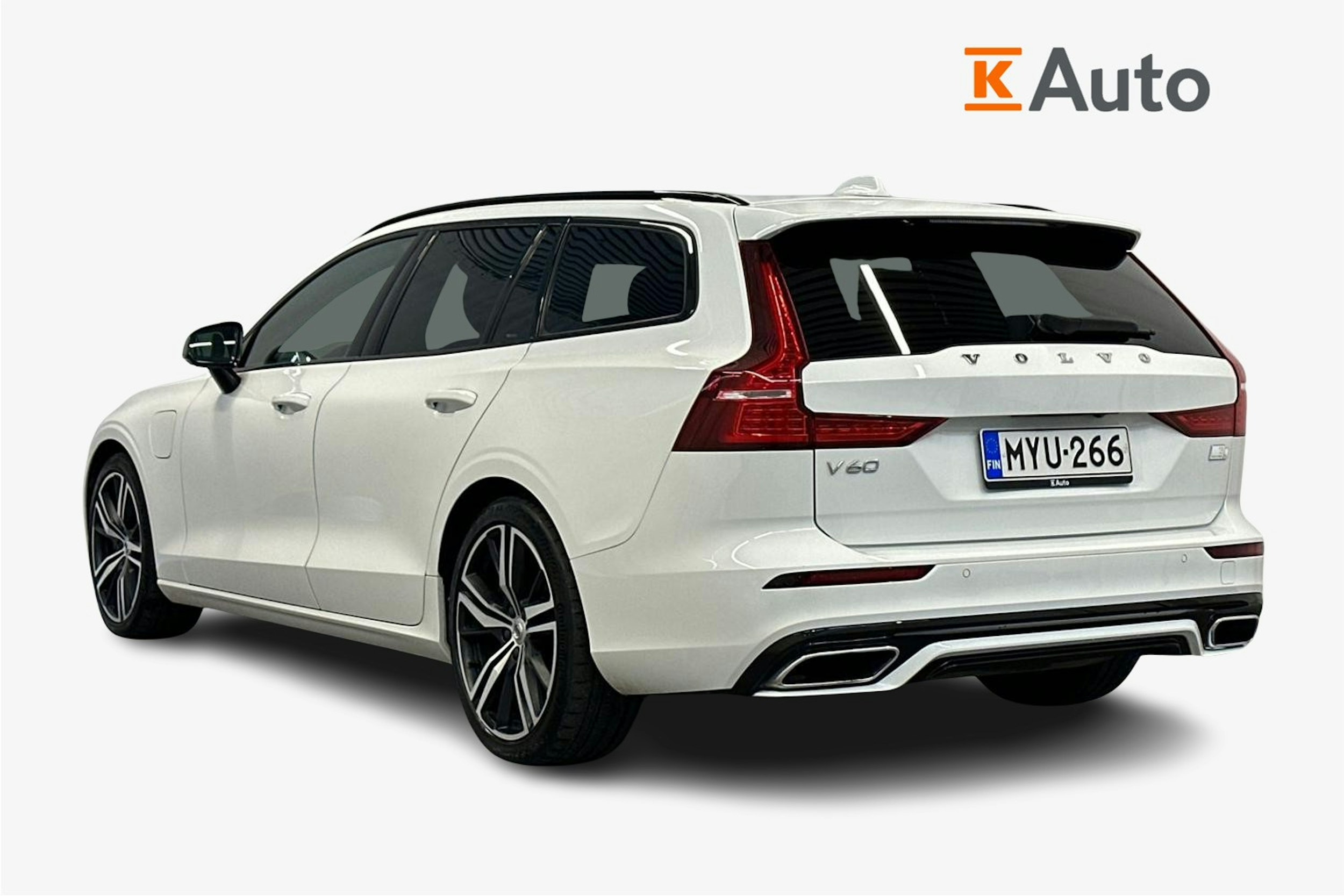 valkoinen Volvo V60 2021 kuva 2.