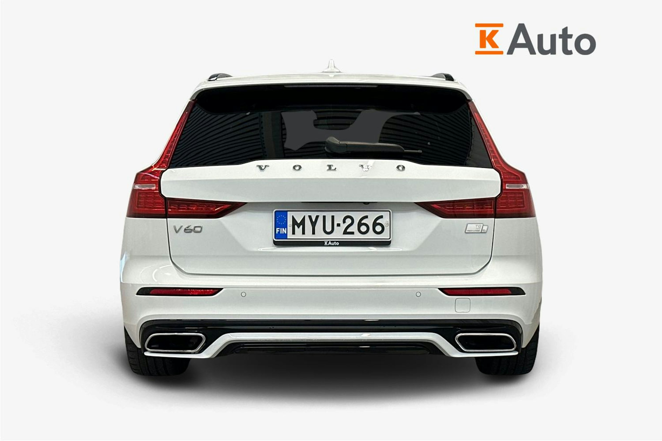 valkoinen Volvo V60 2021 kuva 3.
