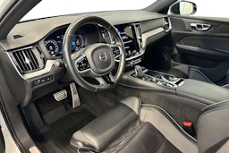 valkoinen Volvo V60 2021 kuva 7.