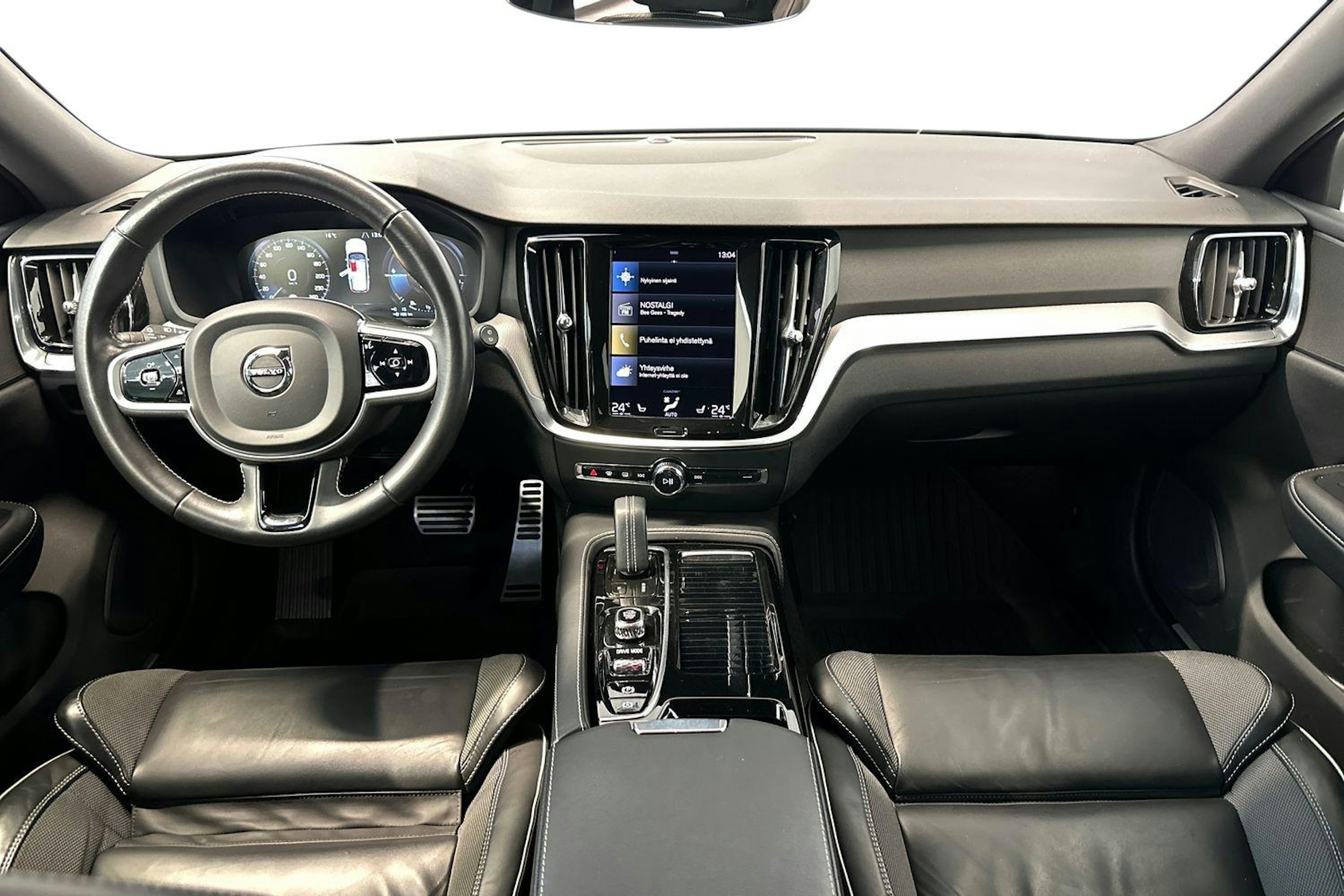 valkoinen Volvo V60 2021 kuva 9.