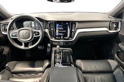 valkoinen Volvo V60 2021 kuva 9.