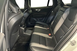 valkoinen Volvo V60 2021 kuva 10.