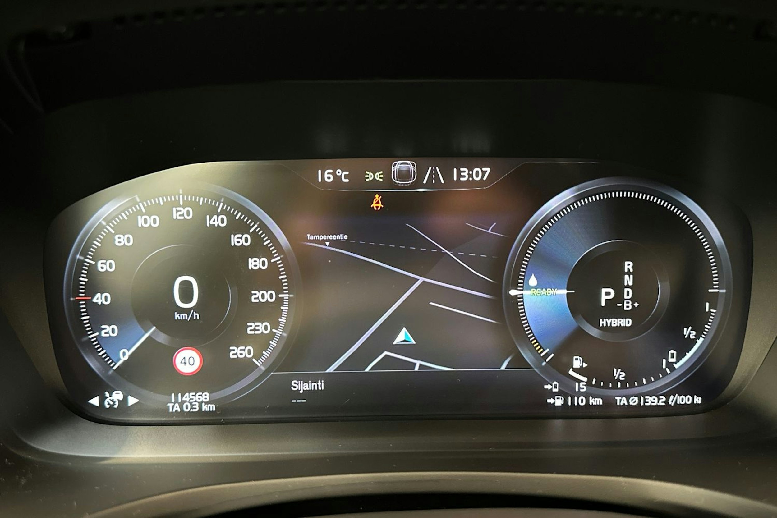 valkoinen Volvo V60 2021 kuva 16.