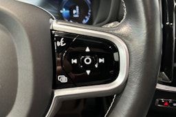 valkoinen Volvo V60 2021 kuva 18.