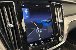 valkoinen Volvo V60 2021 kuva 19.