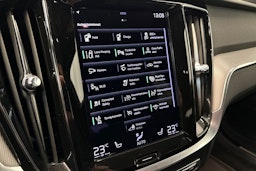 valkoinen Volvo V60 2021 kuva 20.