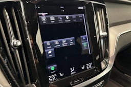 valkoinen Volvo V60 2021 kuva 21.