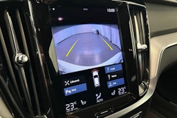 valkoinen Volvo V60 2021 kuva 22.