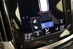 valkoinen Volvo V60 2021 kuva 23.