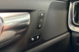 valkoinen Volvo V60 2021 kuva 27.