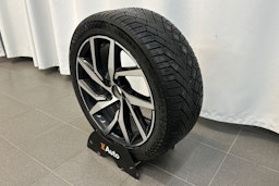 valkoinen Volvo V60 2021 kuva 34.