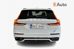 Valkoinen Volvo V60 2021 kuva 3.