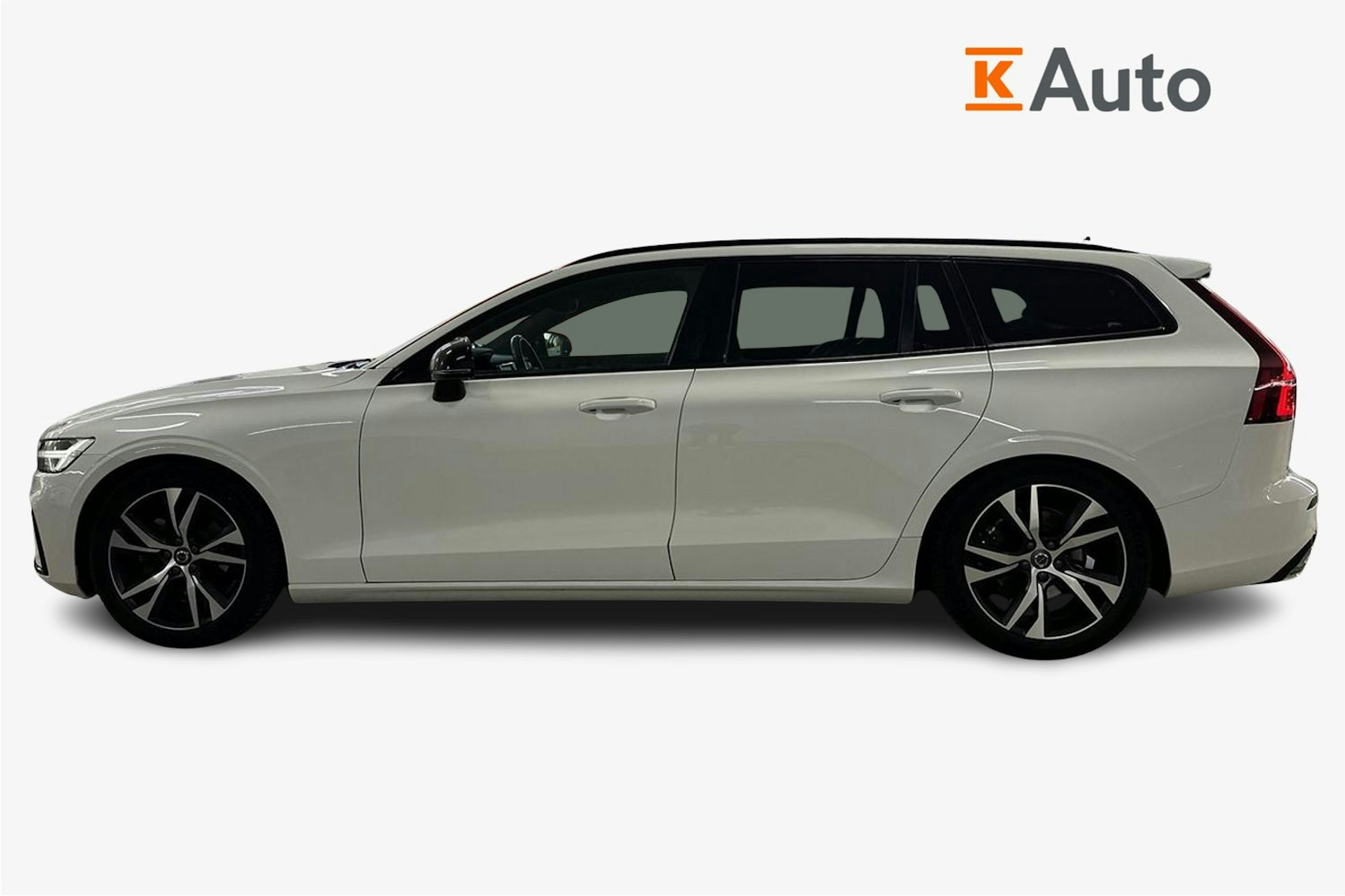 Valkoinen Volvo V60 2021 kuva 6.