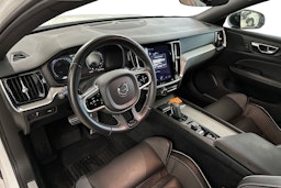 Valkoinen Volvo V60 2021 kuva 7.