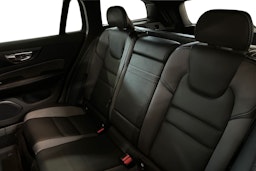 Valkoinen Volvo V60 2021 kuva 10.