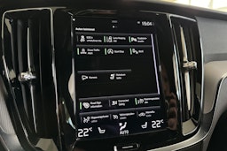 Valkoinen Volvo V60 2021 kuva 19.