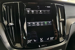 Valkoinen Volvo V60 2021 kuva 21.