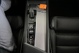 Valkoinen Volvo V60 2021 kuva 24.