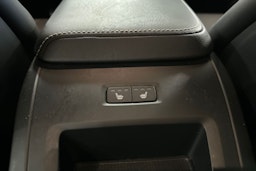 Valkoinen Volvo V60 2021 kuva 27.