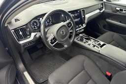 sininen Volvo V60 2021 kuva 3.