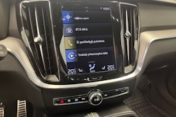 Harmaa Volvo V60 2021 kuva 19.