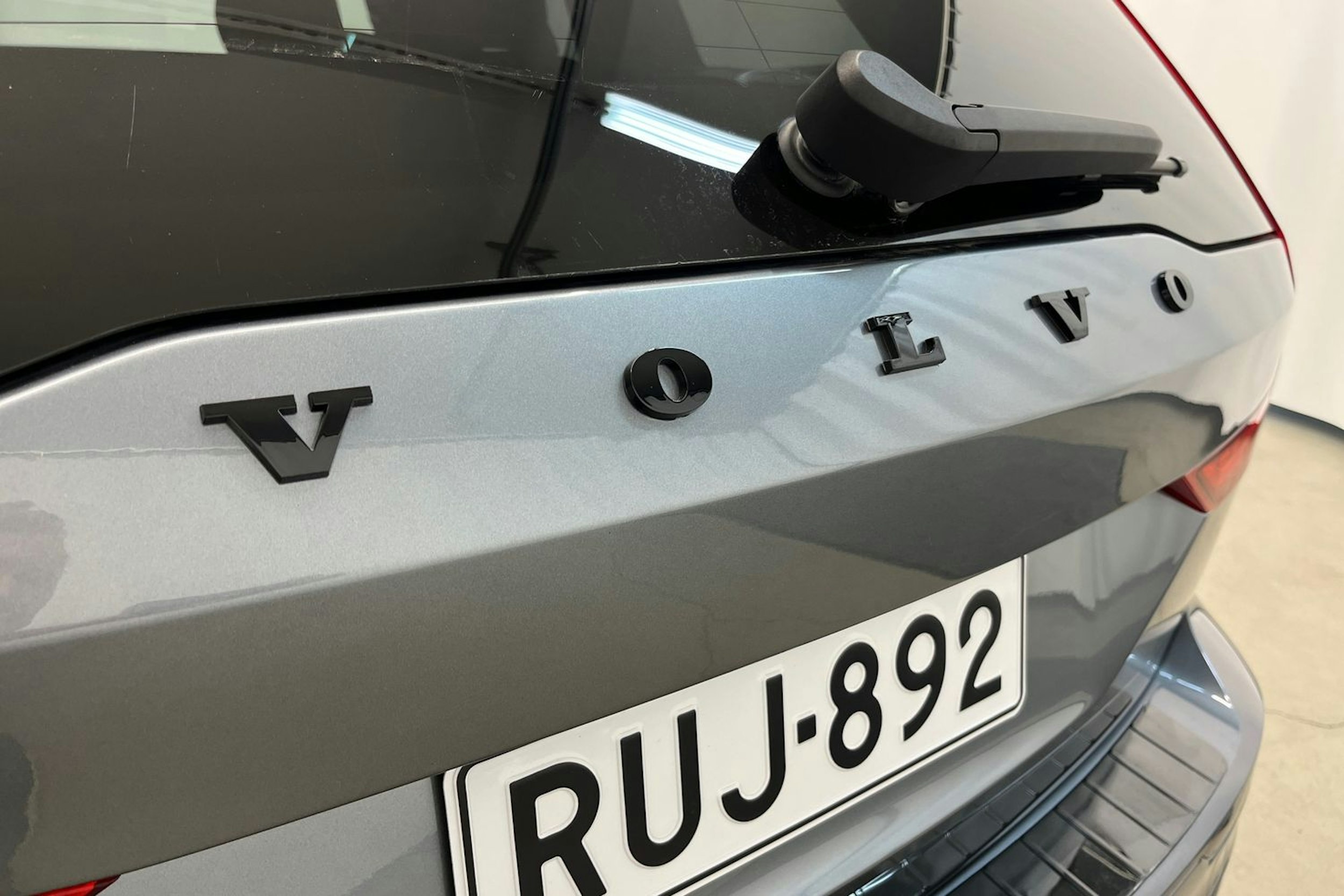 Harmaa Volvo V60 2021 kuva 25.