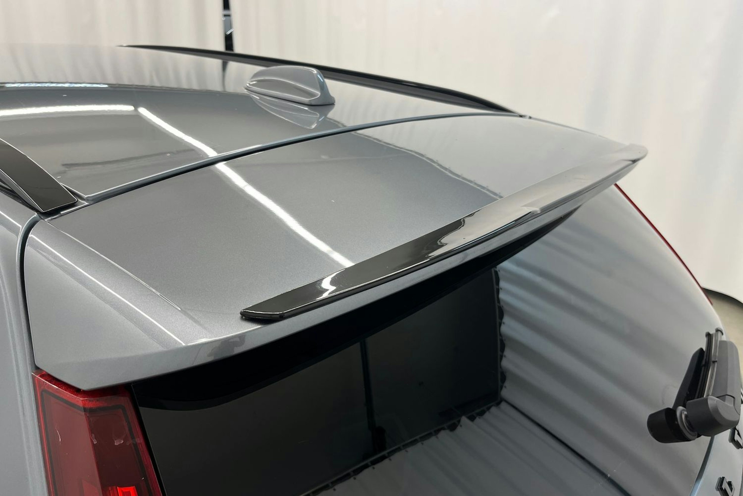 Harmaa Volvo V60 2021 kuva 26.