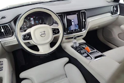 musta Volvo V60 2021 kuva 3.