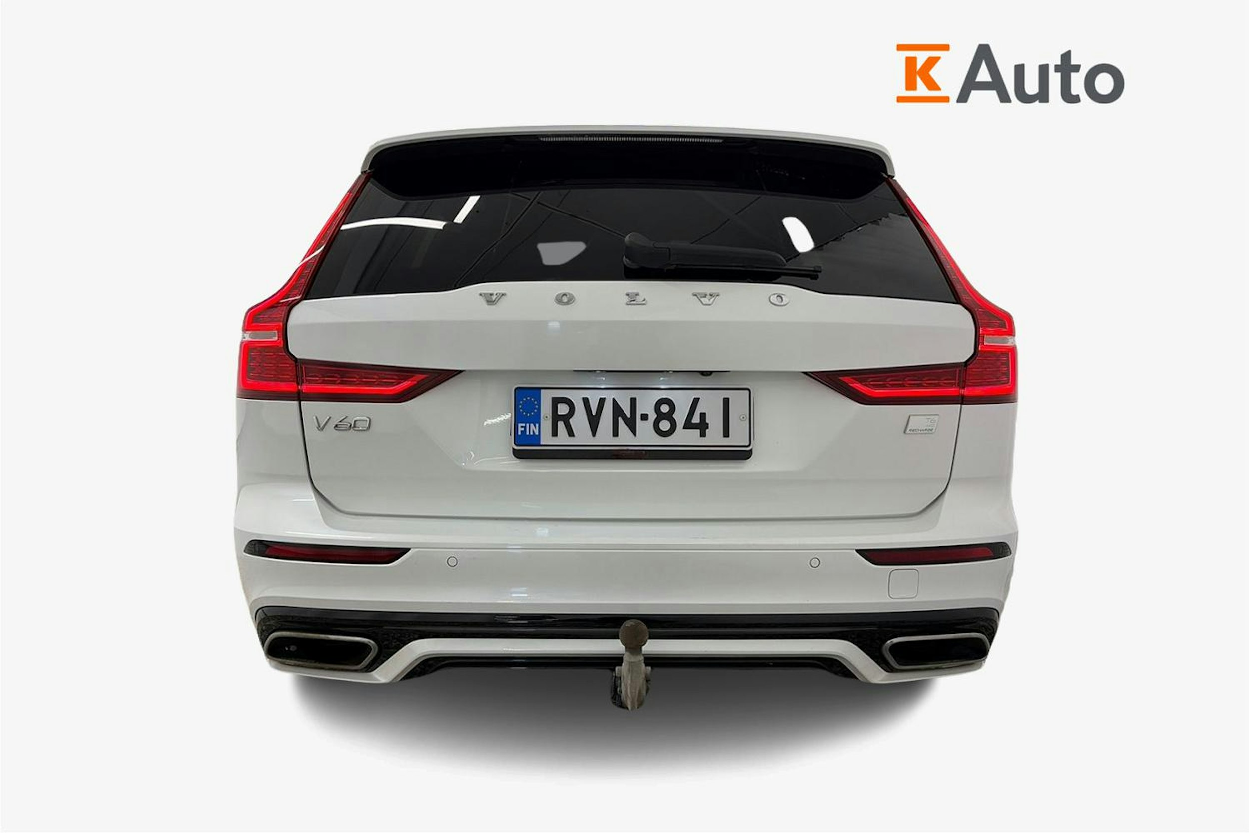 valkoinen Volvo V60 2021 kuva 3.