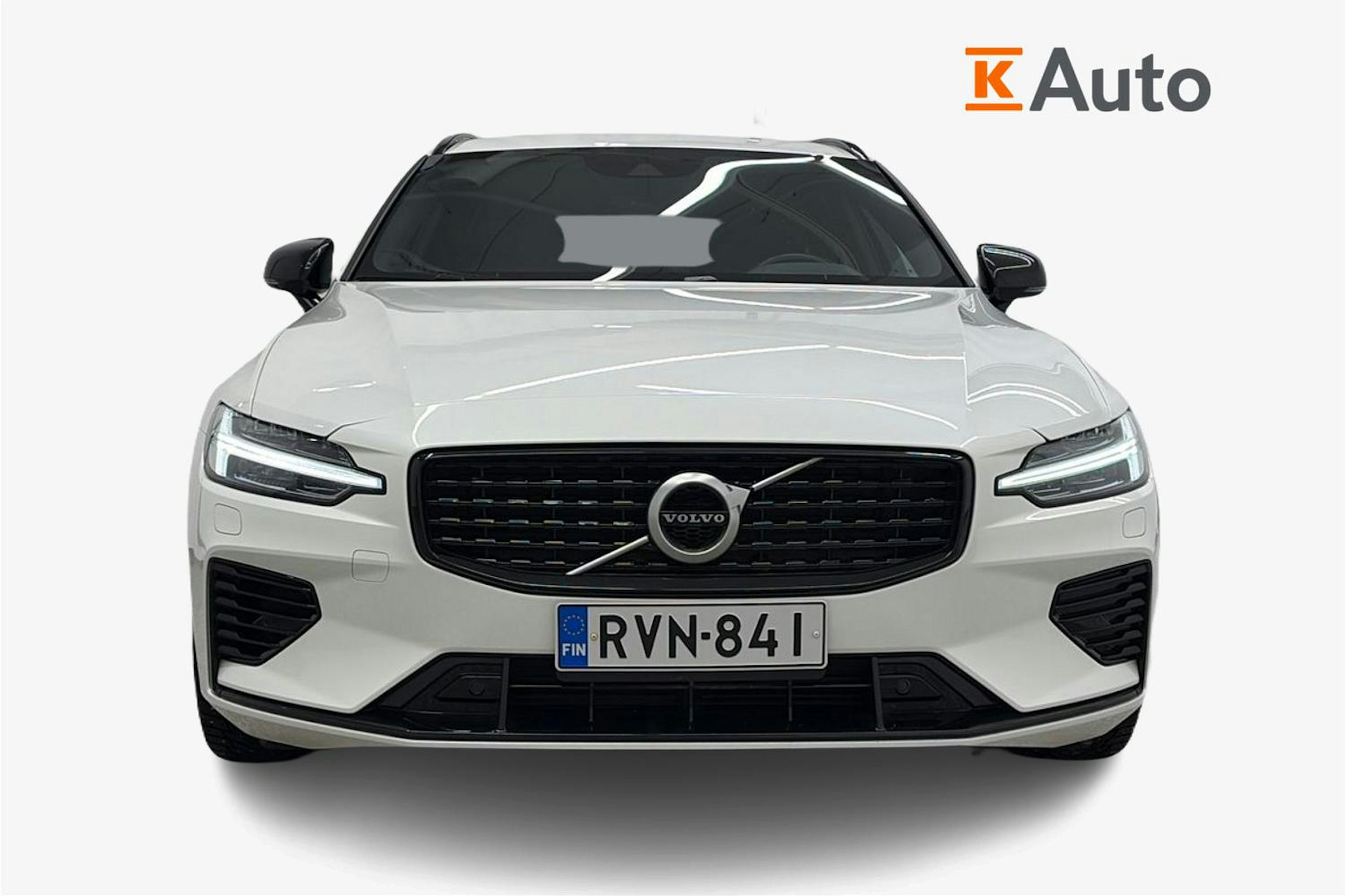 valkoinen Volvo V60 2021 kuva 5.