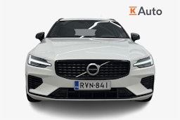 valkoinen Volvo V60 2021 kuva 5.