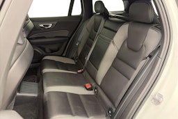 valkoinen Volvo V60 2021 kuva 10.