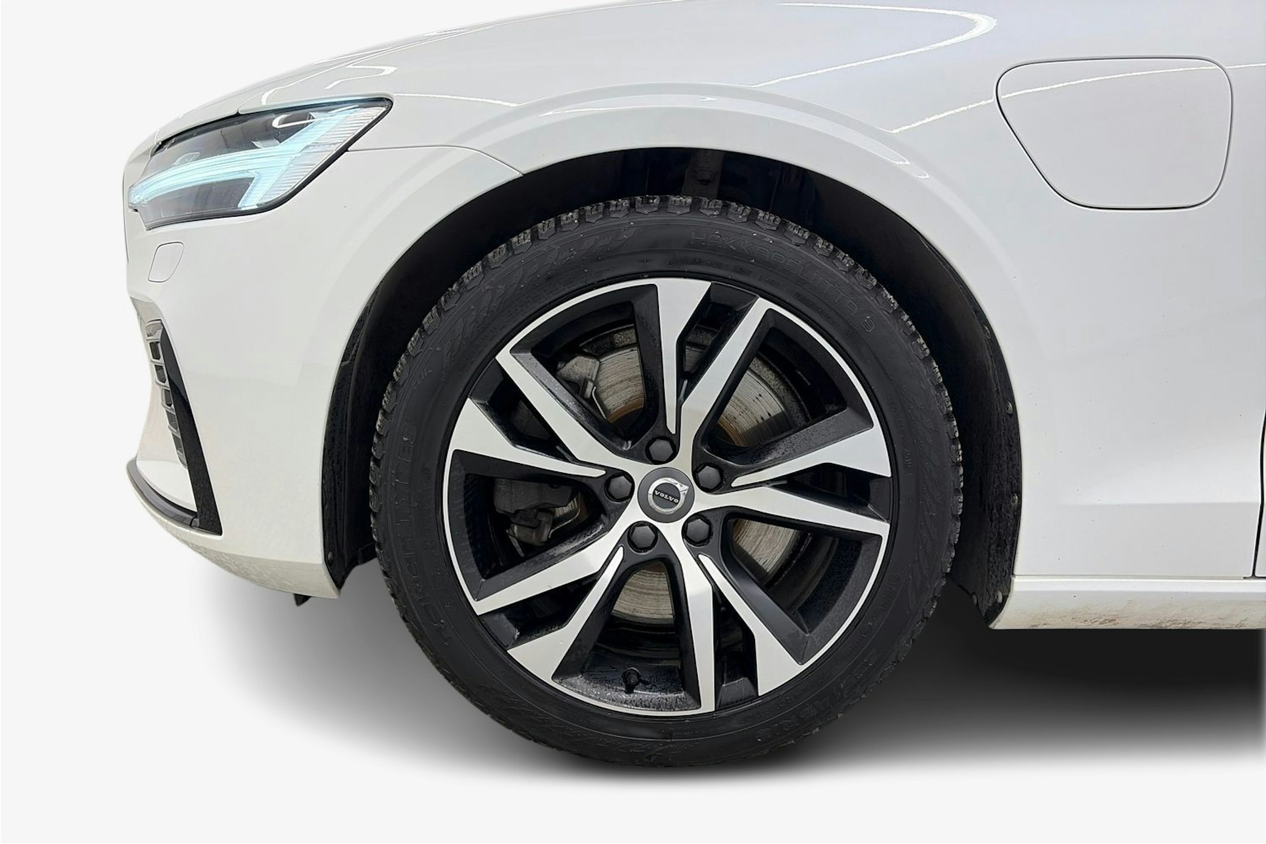 valkoinen Volvo V60 2021 kuva 11.