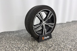 valkoinen Volvo V60 2021 kuva 13.