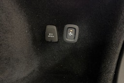 valkoinen Volvo V60 2021 kuva 16.