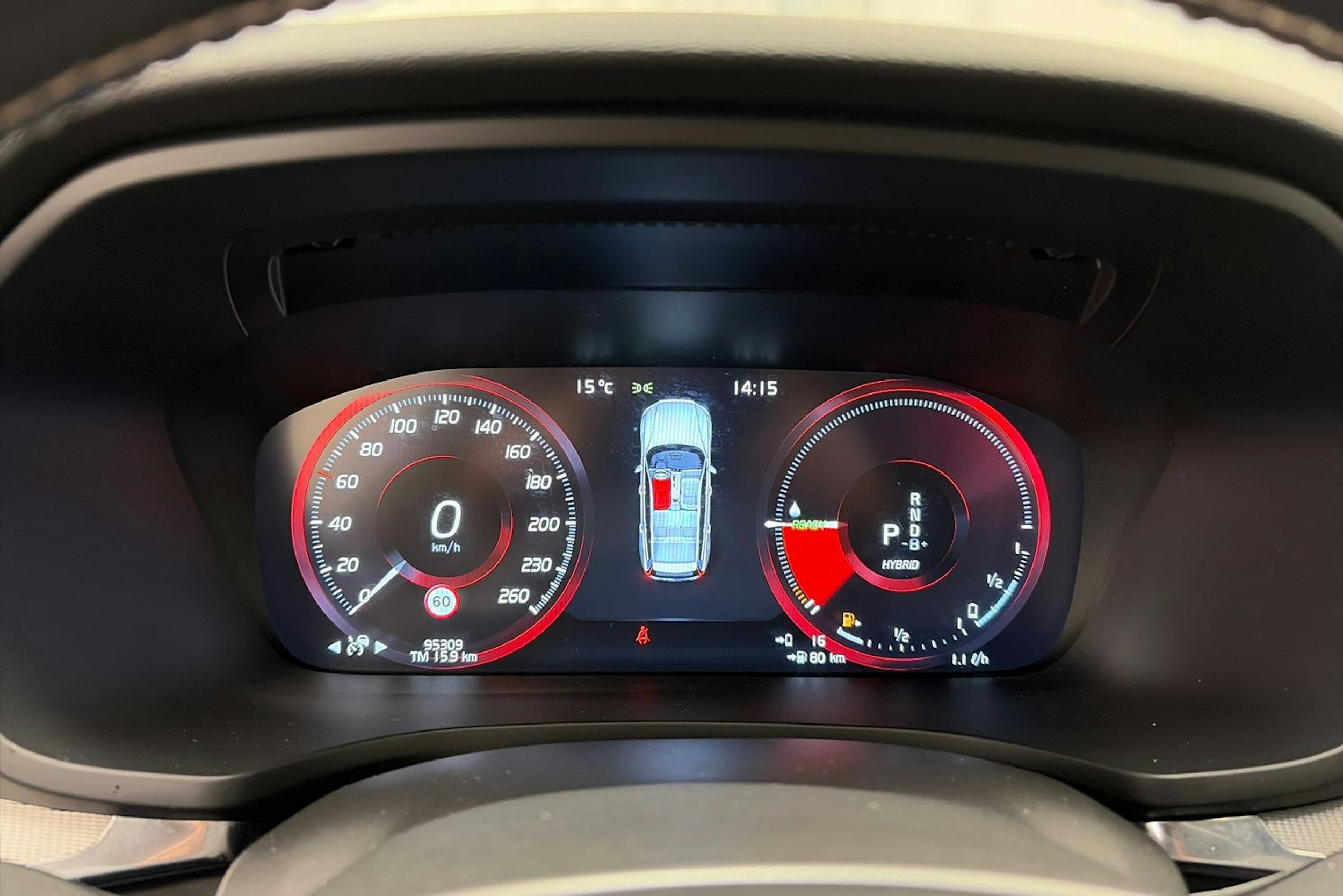 valkoinen Volvo V60 2021 kuva 20.