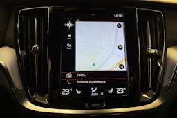 valkoinen Volvo V60 2021 kuva 23.