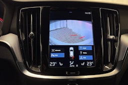 valkoinen Volvo V60 2021 kuva 24.