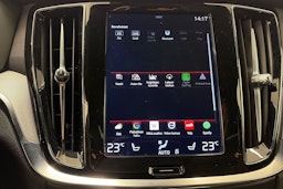 valkoinen Volvo V60 2021 kuva 27.