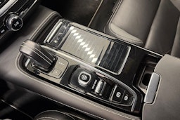 valkoinen Volvo V60 2021 kuva 30.