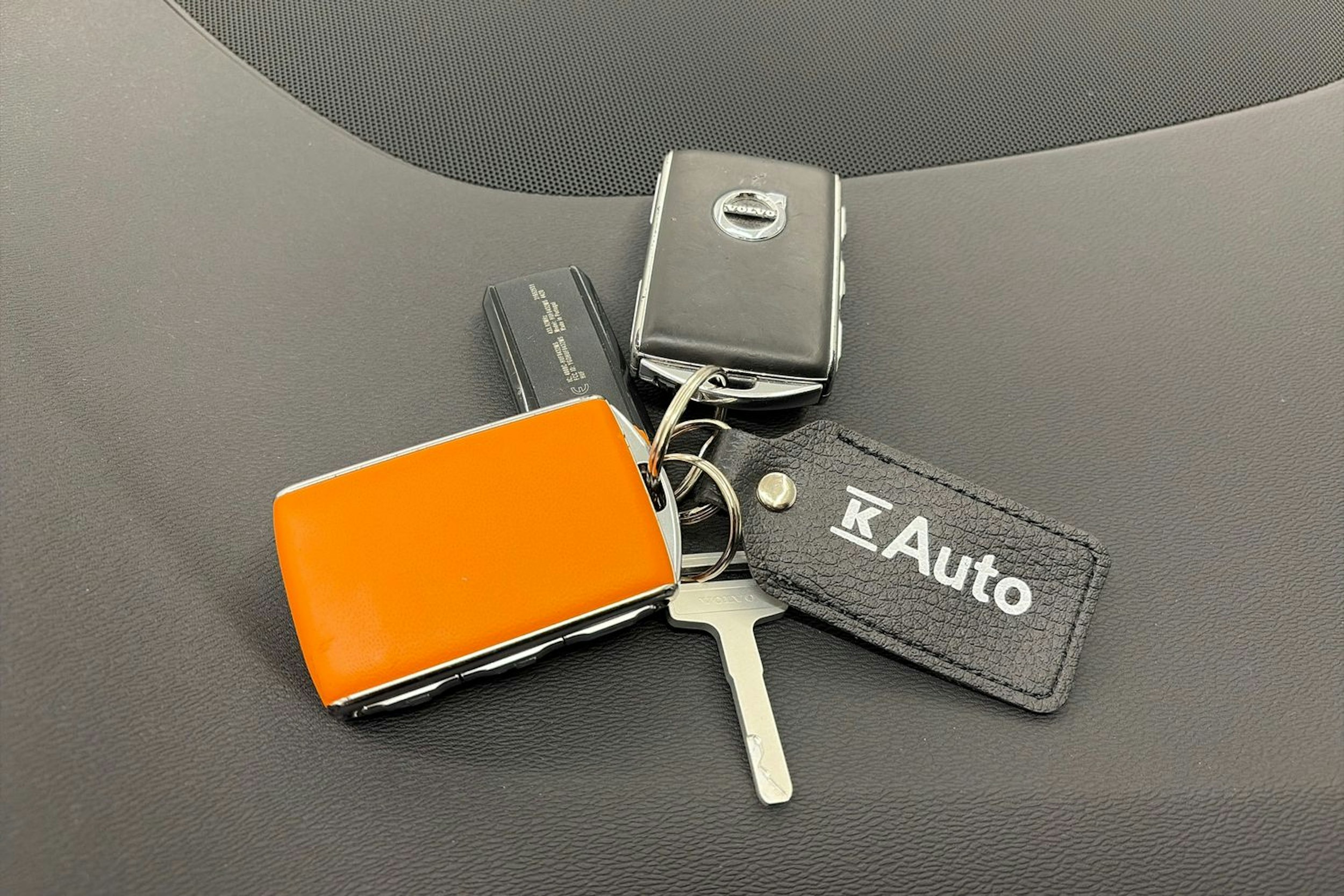 valkoinen Volvo V60 2021 kuva 31.