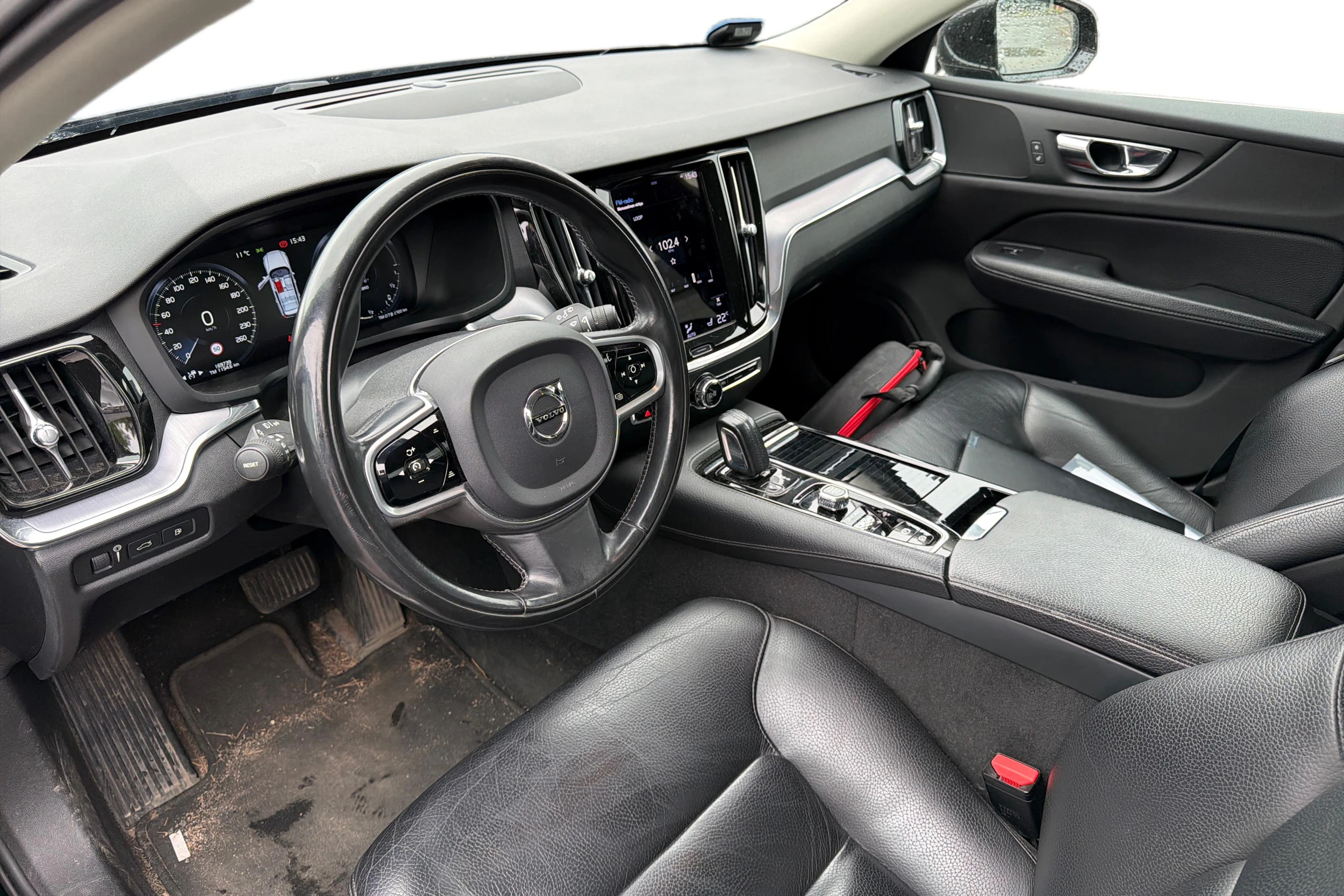 musta Volvo V60 2021 kuva 3.