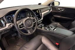 musta Volvo V60 2021 kuva 8.