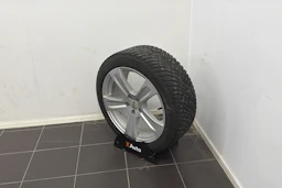 musta Volvo V60 2021 kuva 13.