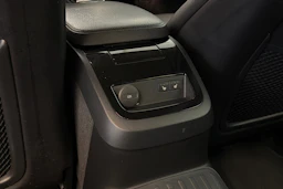 musta Volvo V60 2021 kuva 19.
