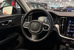 musta Volvo V60 2021 kuva 21.