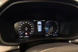 musta Volvo V60 2021 kuva 24.