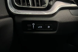 musta Volvo V60 2021 kuva 25.