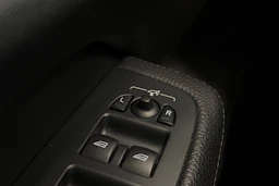 musta Volvo V60 2021 kuva 26.